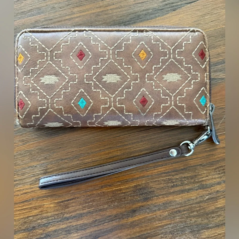 Justin Boots Brown Leather Wristlet with Green Accents Studded Brown Leather - Picture 5 of 7